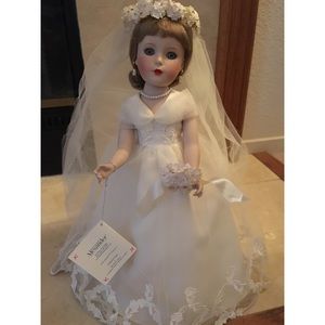2000 MADAME ALEXANDER Danbury Mint Bride Doll